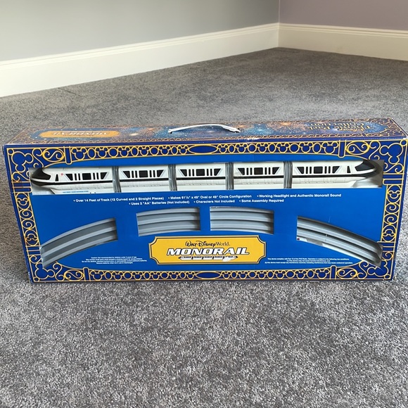 Walt Disney World Monorail set  in box  and Contemporary Resort set in box - Picture 7 of 15